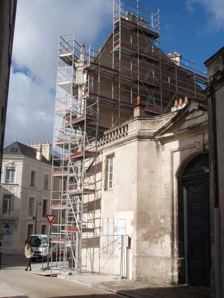 Echafaudages pour Restauration Façades et cheminées 2 Echafaudages pour Restauration Façades et cheminées