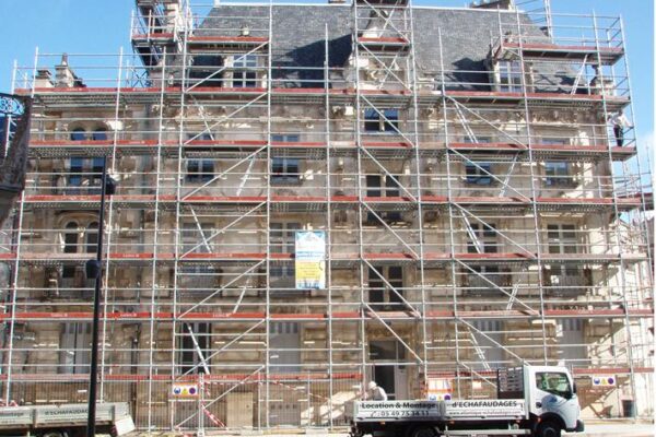 Echafaudages pour Restauration Façades et cheminées