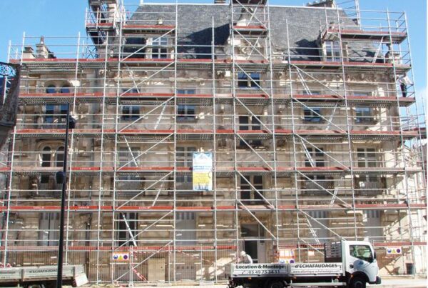 Echafaudages pour Restauration Façades et cheminées